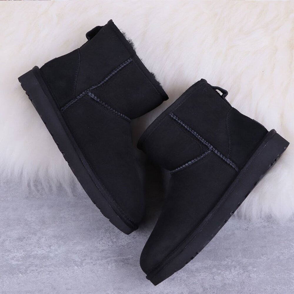 Ugg Classic Mini Fleece-Lined Warm Short-Shaped Snow Boots (Couples') Black - Picture 2 of 8